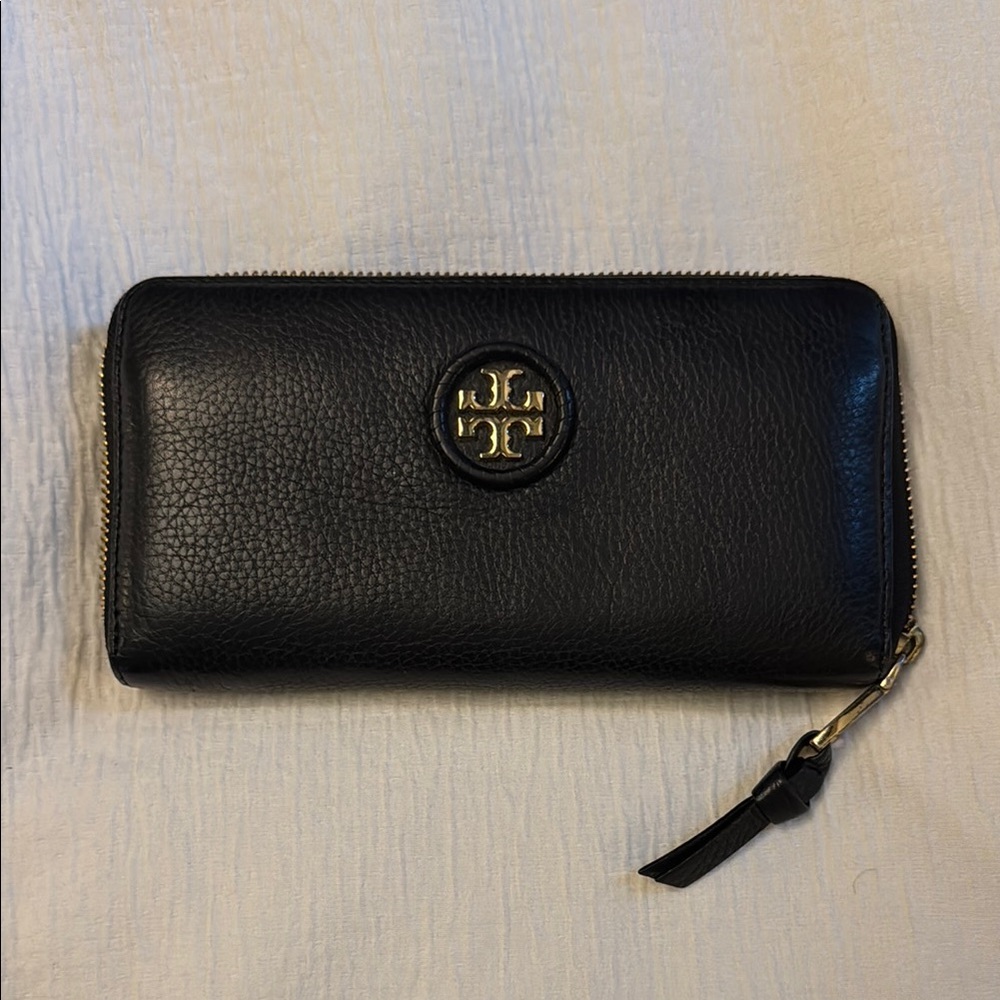 Tory Burch Black Leather Zip Wallet